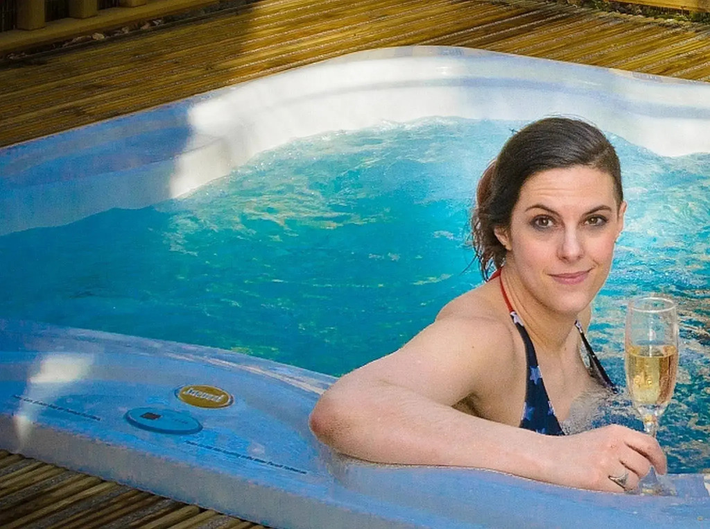 RiverBeds - Luxury Wee Lodges with Hot Tubs