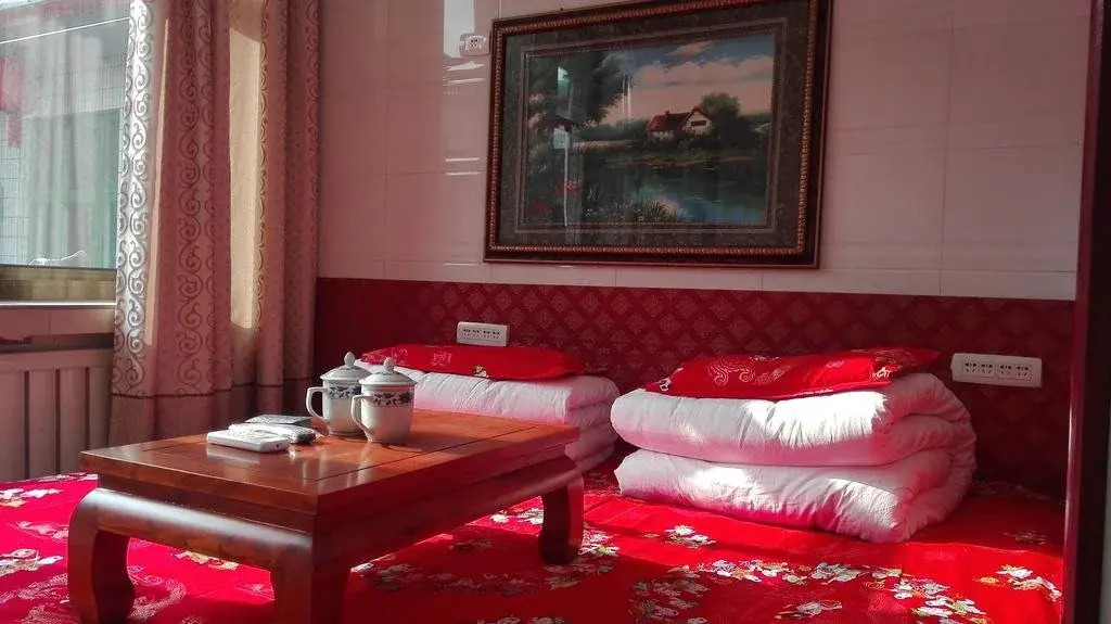Zhiyuan Homestay Ancient City North Gate
