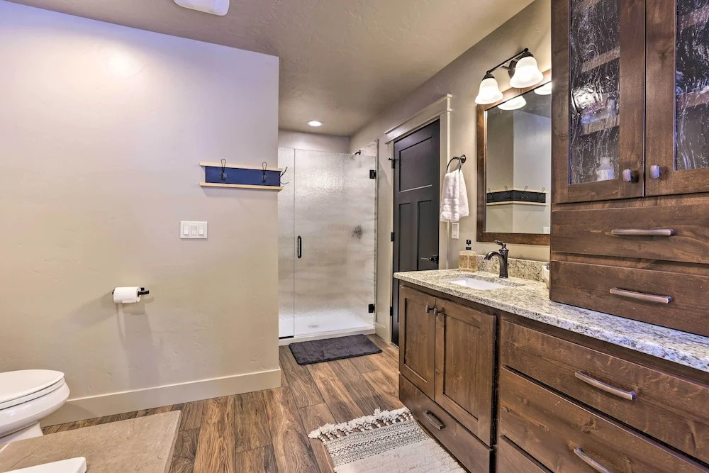 Family-friendly Cabin: Pool Access, Bikes & Games