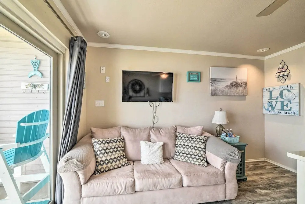 Updated Front Beach Condo w/ Resort Amenities!
