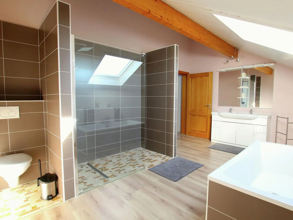 Classy Holiday Home in Martilly with bubble bath