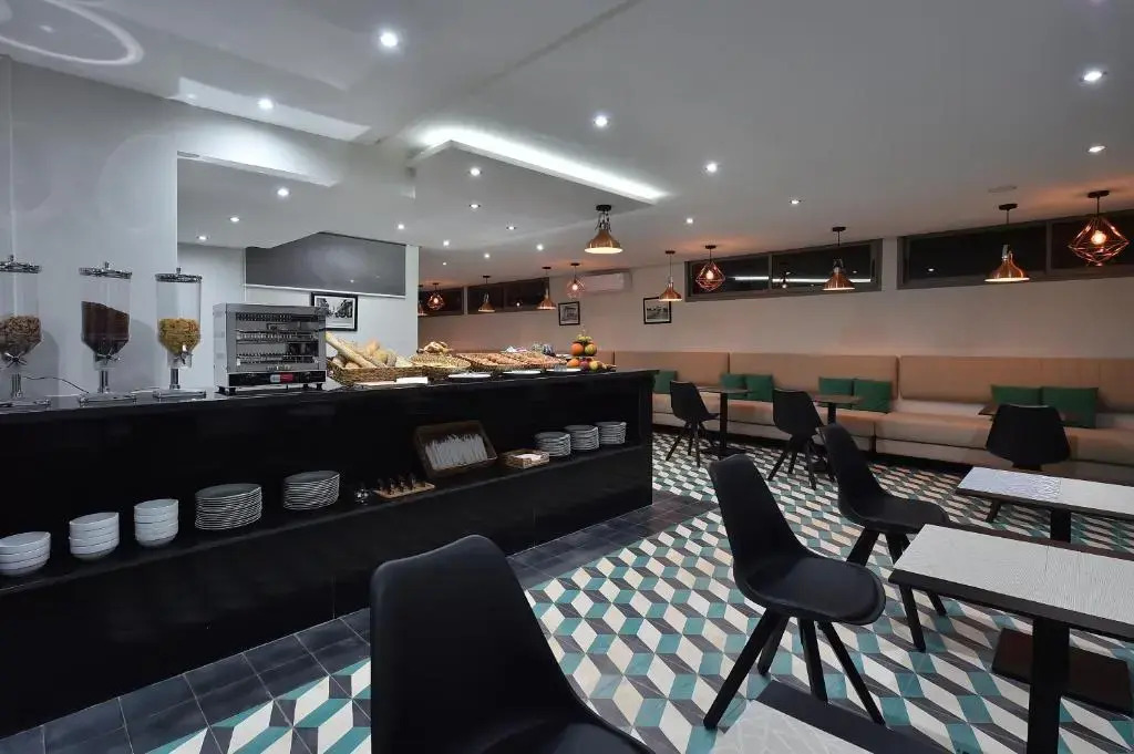 Le Yacht Suites Hotel