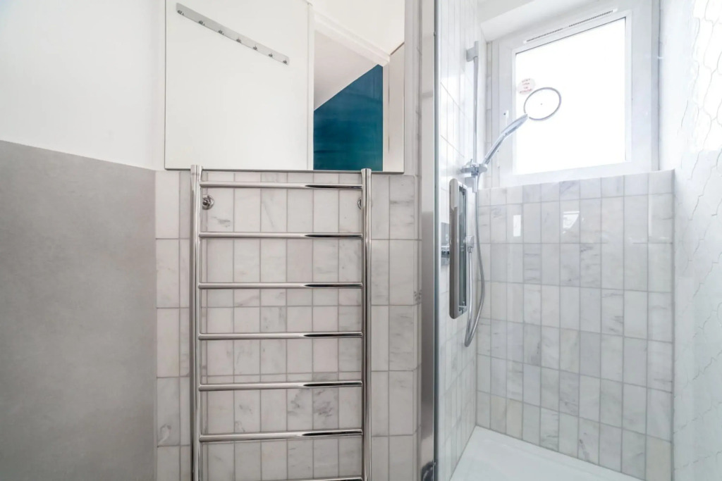 Excellent 3-bed Flat In Elephant Castle