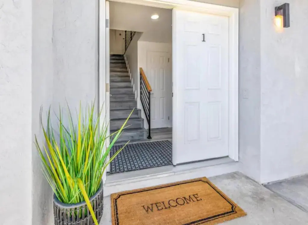 LuxuryTownhome.3Blks2Beach.E-Bikes.75”4kTV