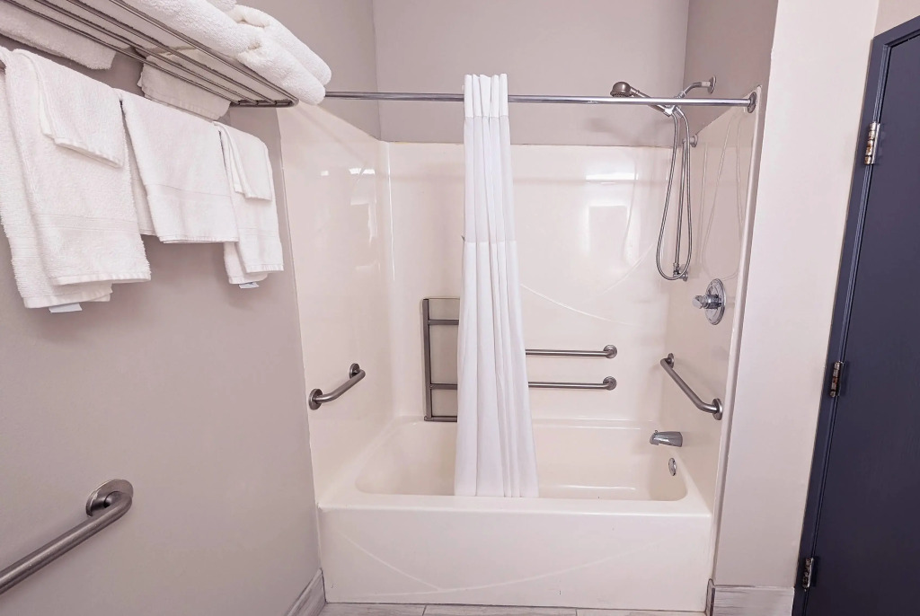 Days Inn & Suites by Wyndham Augusta Near Fort Eisenhower