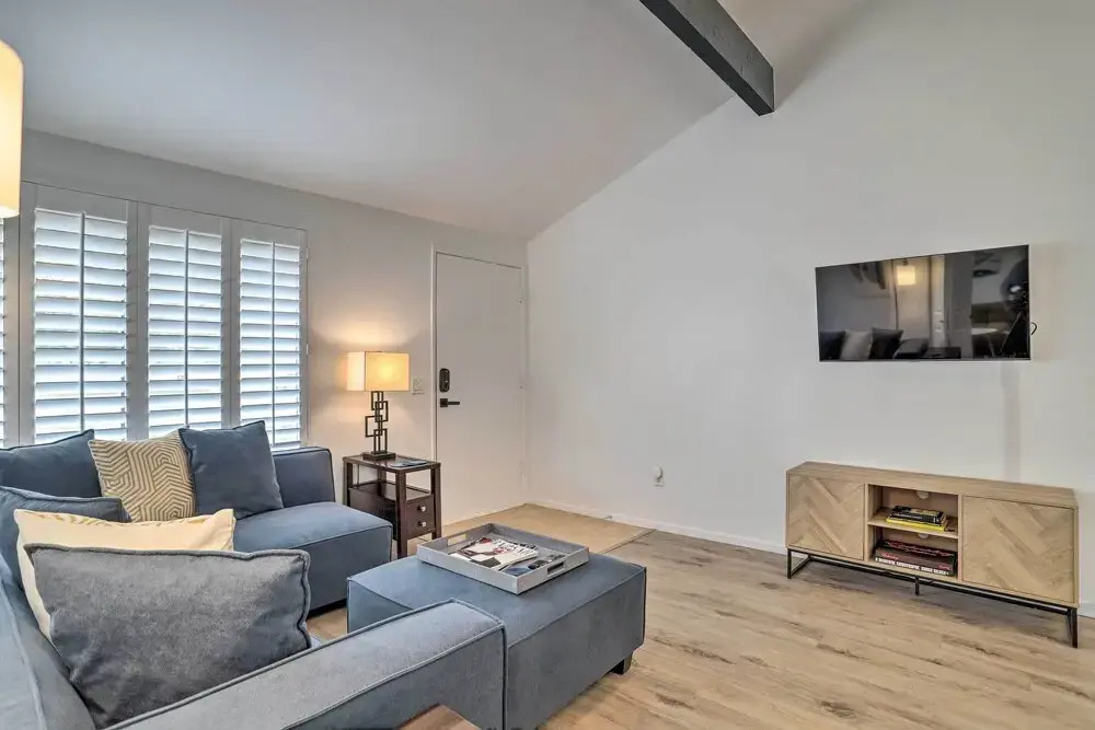 Modern Palm Springs Townhome Near Golf Courses