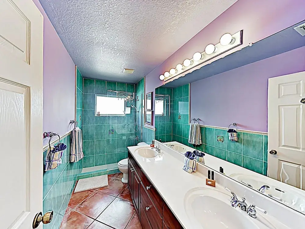Riverfront Paradise W/ Caged Pool, Hot Tub & Dock 3 Bedroom Home
