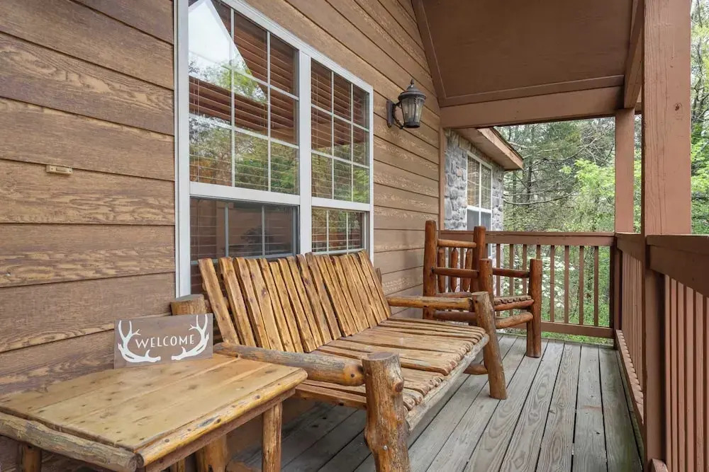 Simons Treetop Cabin 2 BDR in Popular Resort!