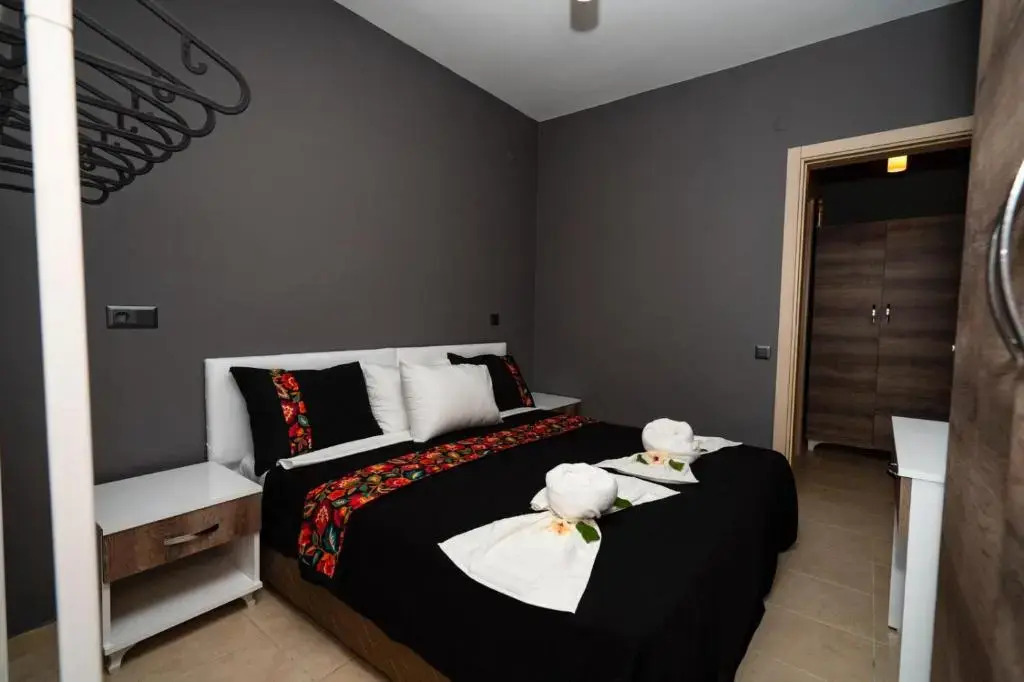 Esquire Hotel & Lounge