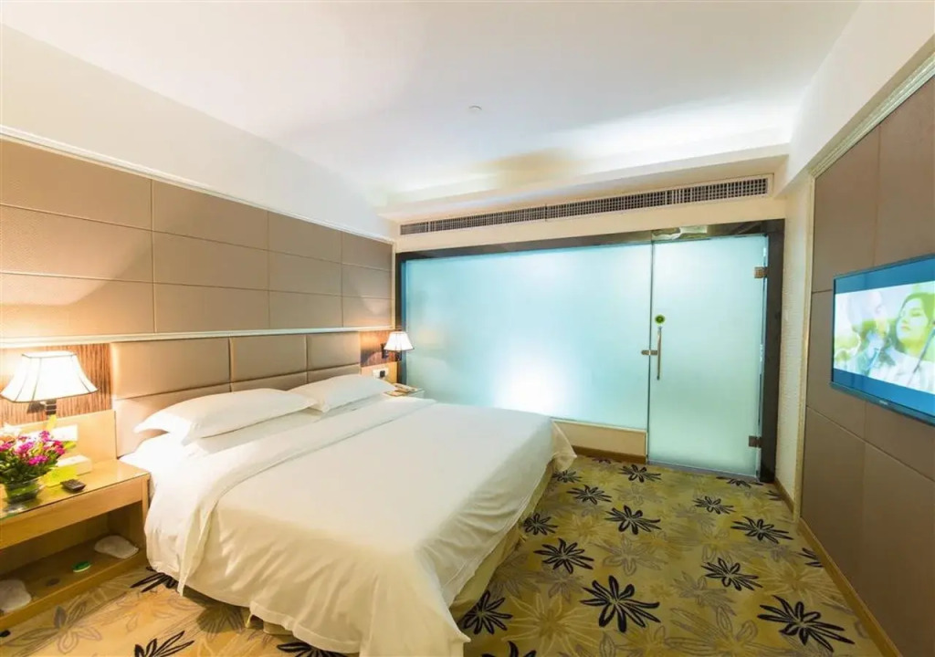Vienna Hotel Zhanjiang Haibin Avenue Branch