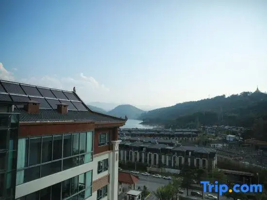 Grand Hotel Mangshi Shengshui Lake
