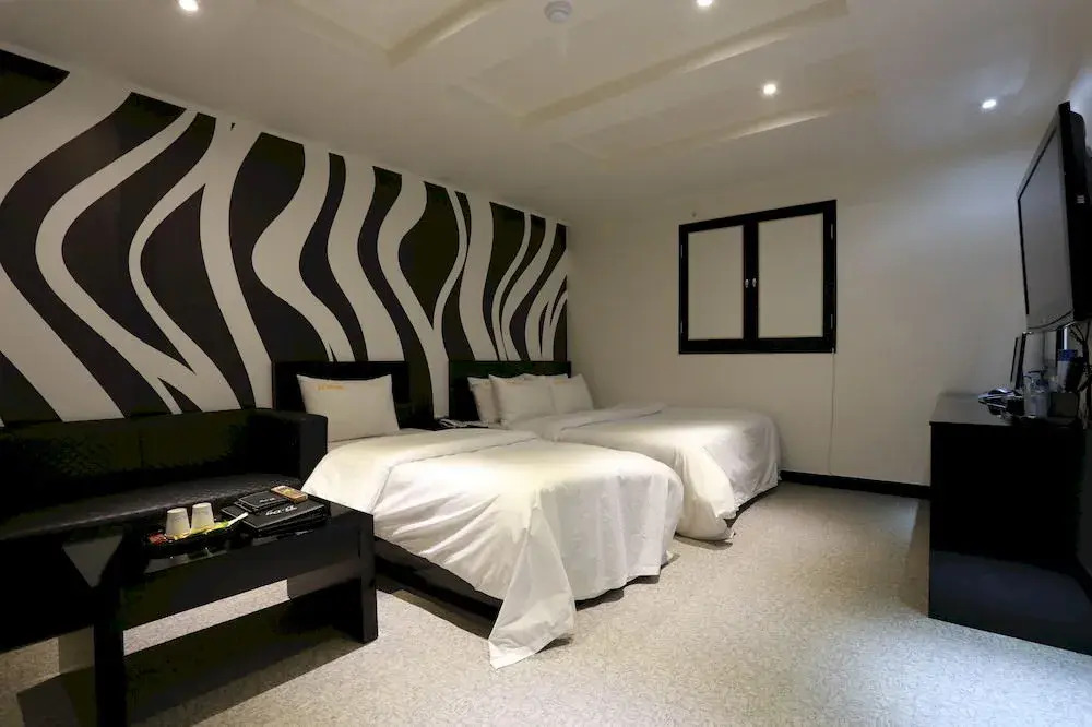 D Day Hotel