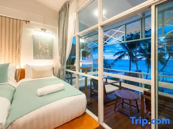 Sleeps 28 | Beachfront Colonial Villa | 6BR | 2 Sea-View Pools | Direct Beach Access