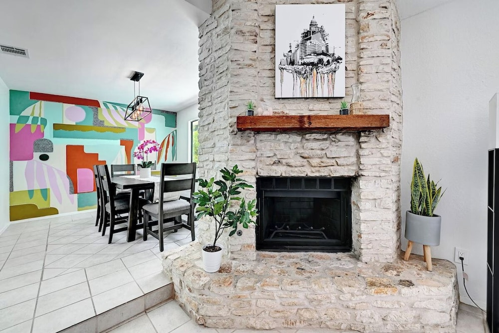 Modern 3BR Home in Vibrant Austin Pool
