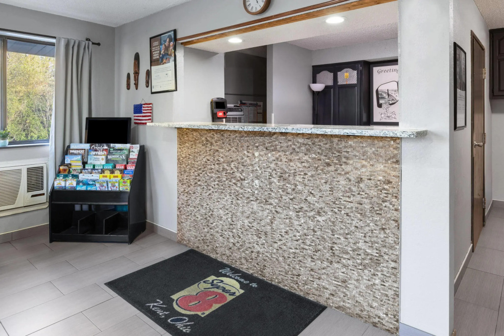 Super 8 by Wyndham Kent/Akron Area