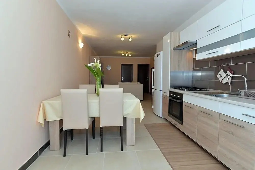 Apartment 640
