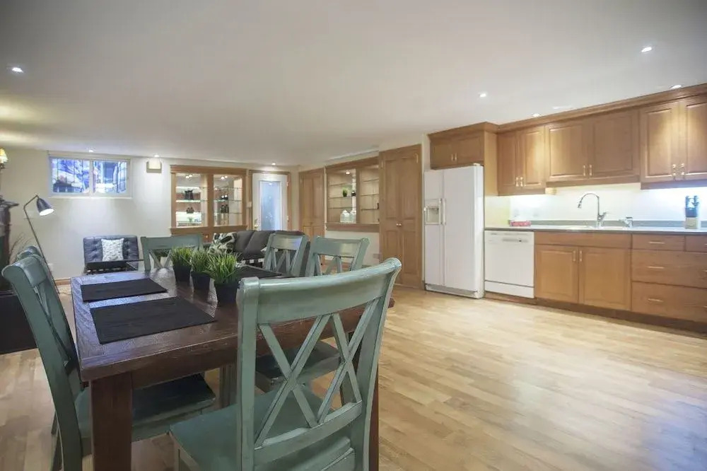 Stunning 1BR Basement Apt - King Size