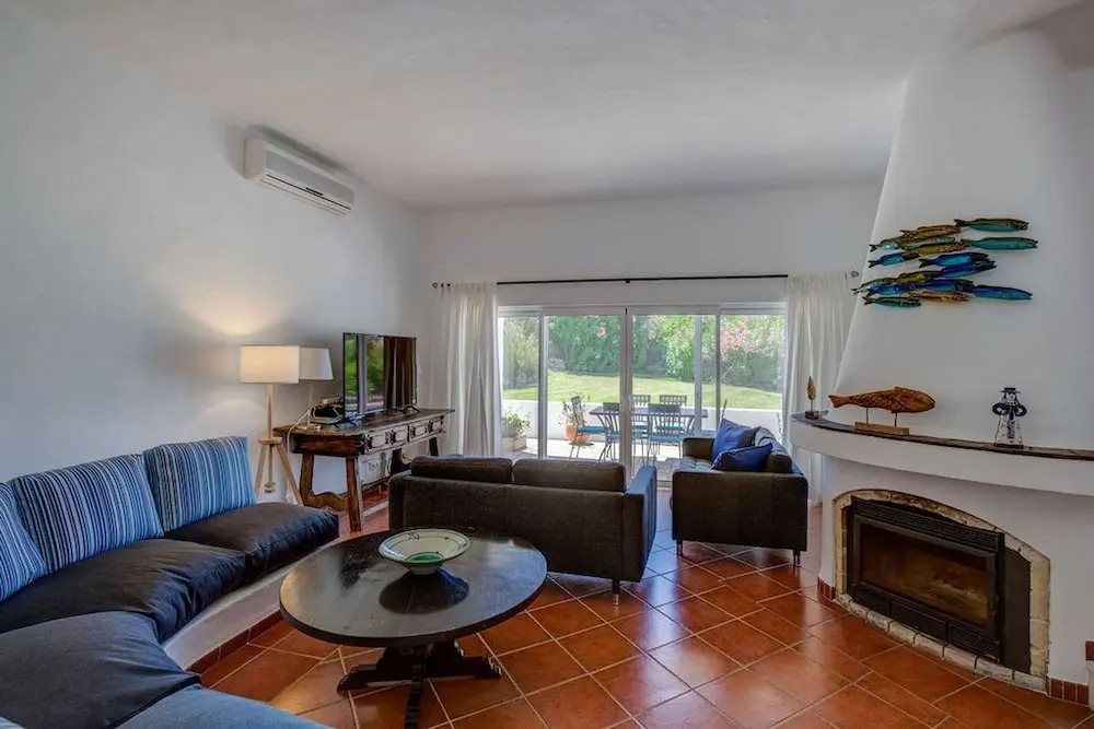 Casa Ninho Spacious 5 Bedroom Villa in an Enviab