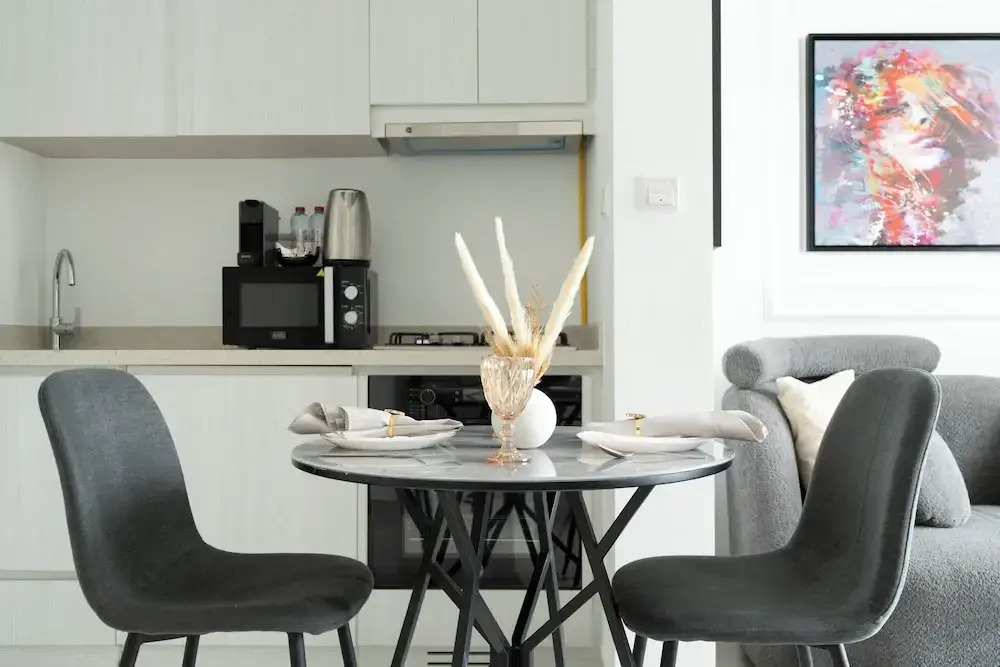 KeyRock - Modern 1BR in Zada with Pool