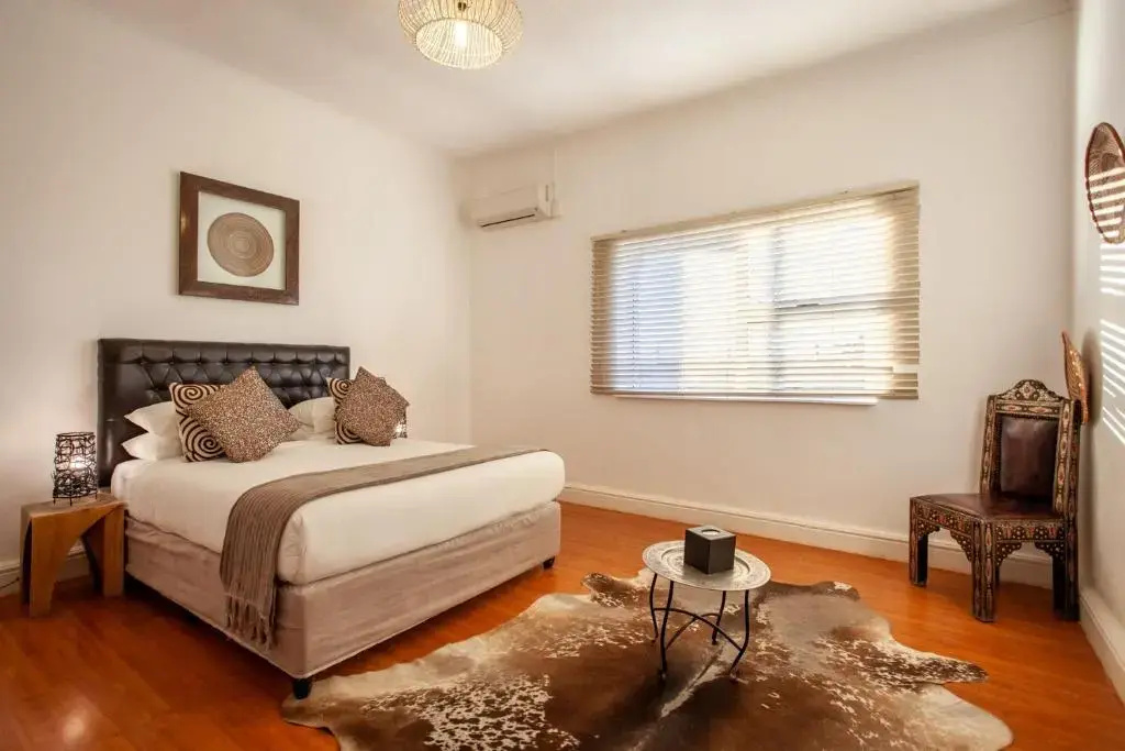 Inverdoorn Game Reserve Lodge