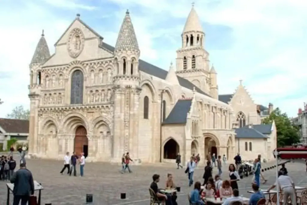 • Bel appartement - centre historique de Poitiers