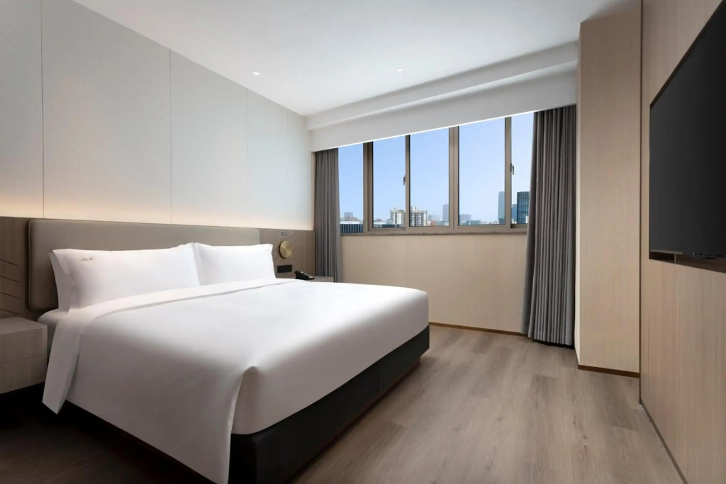Holiday Inn Shanghai Jing'an by IHG