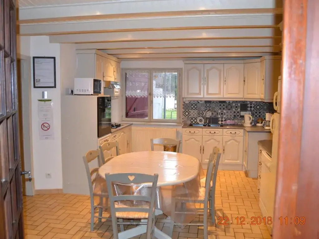 Gîte spacieux avec terrasse, 3 chambres, équipements bébé, à 16 km de Gérardmer - FR-1-589-23