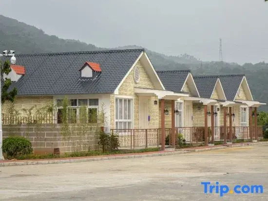 Yapotian Baishuizhai Holiday Hotel