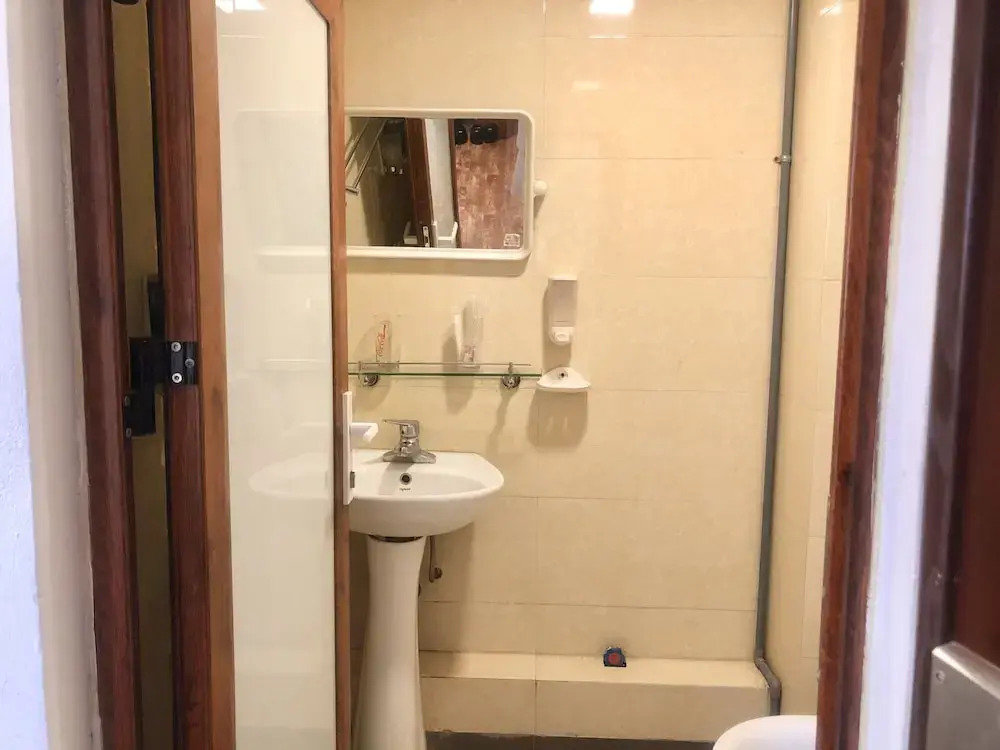 OYO 1035 Hoa Hong Hostel