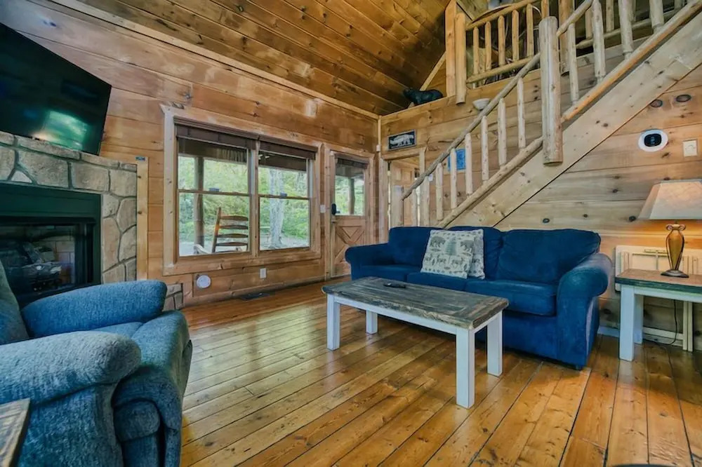 Cabin in Nature w/ Hot Tub & Games!