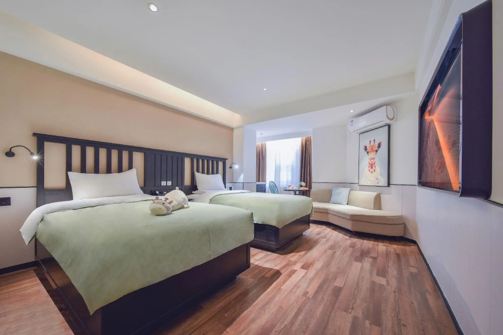 Ginza Inn (Qingdao Golden Beach Xiangjiang Road Subway Station Branch)