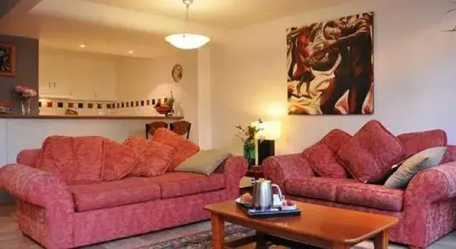 1/33-35 Fletcher lane - A Beautiful Flat
