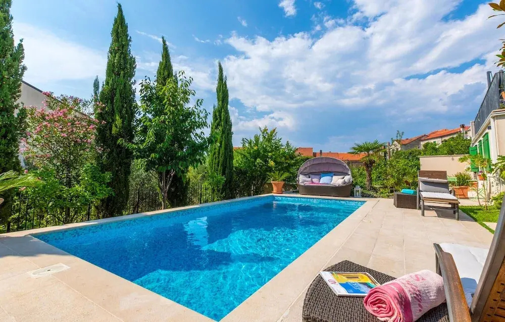 Beautiful Home In Postira