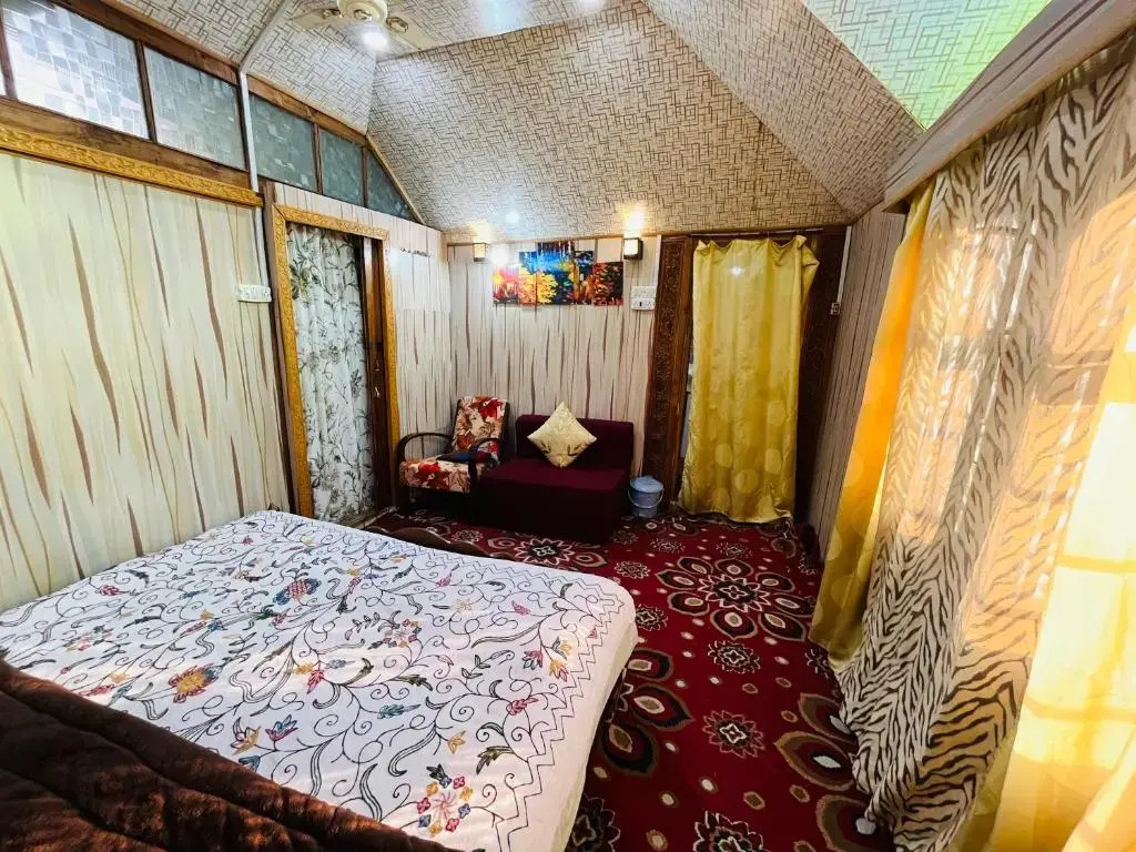 Young Shahzada Group of Houseboats