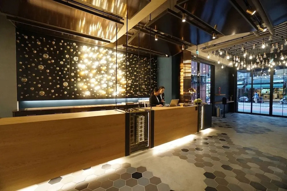 Thinker Hotel