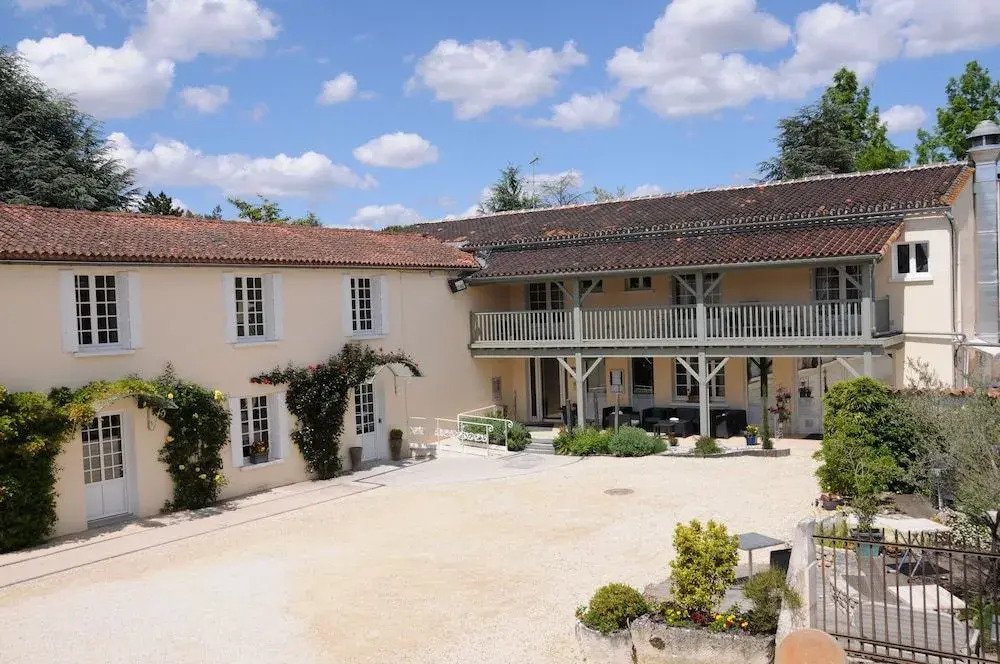 Logis Hôtel Restaurant LEssille