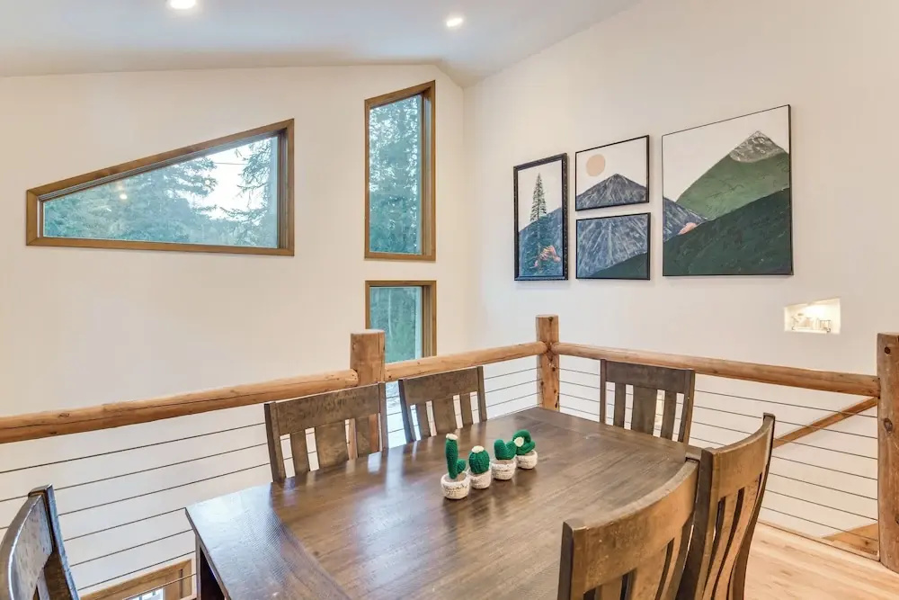 Scenic Creekside Retreat! Rocky Mountain Cabin