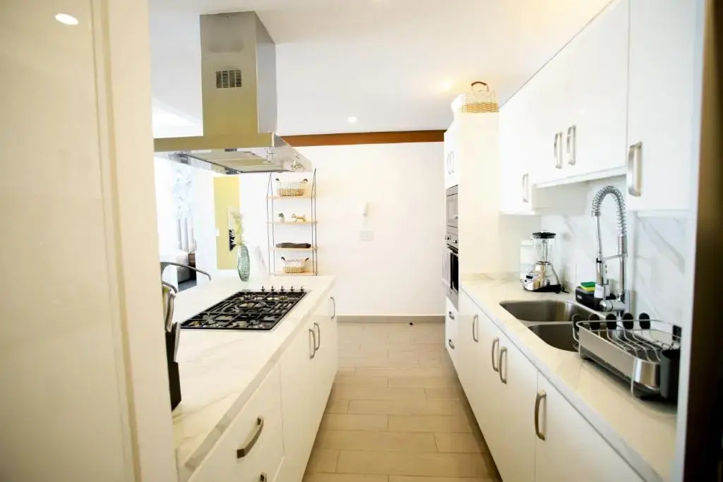 RealLuxe Stylish apartment with pool and gym
