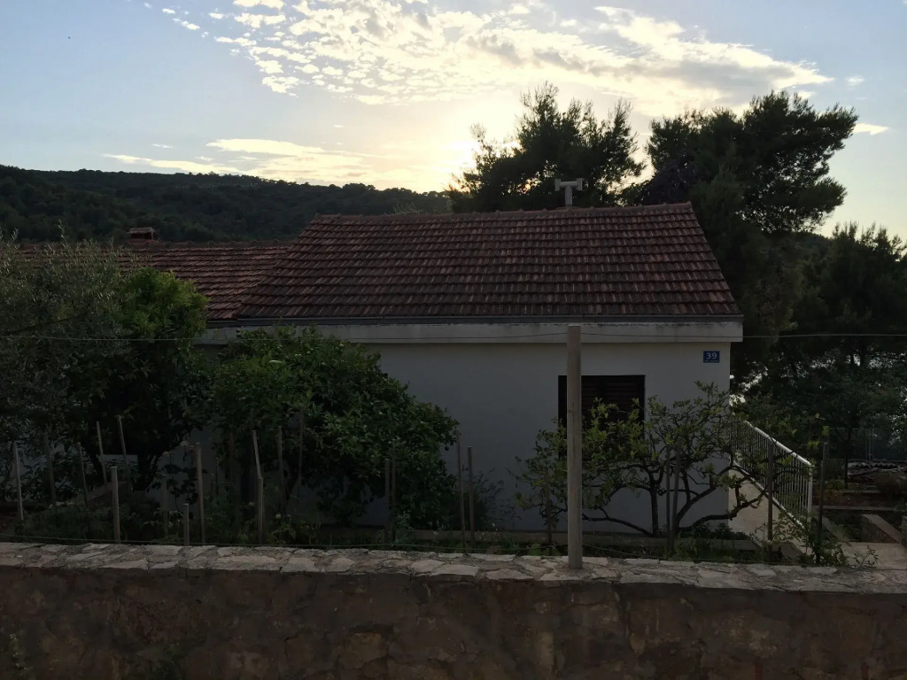 Holiday house Vanesa - 50m from the sea: Stomorska, Island Solta