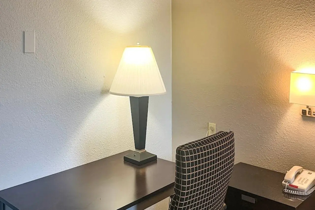 Studio 6 Suites Dallas TX - Loop 12 West