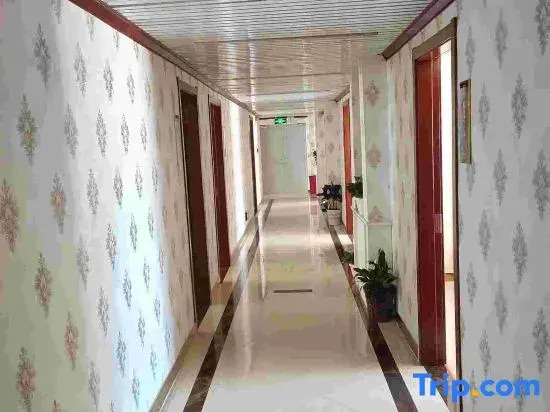 Tekes Qinyun Business Hotel
