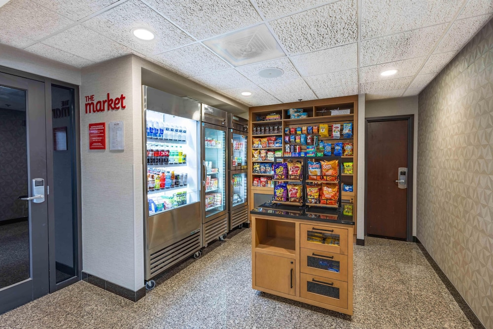 Drury Inn & Suites St. Louis Airport