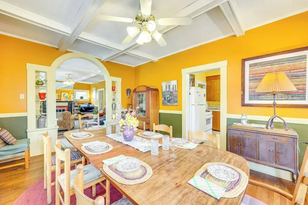 Eureka Springs Vacation Rental < Half-mi to Dtwn!