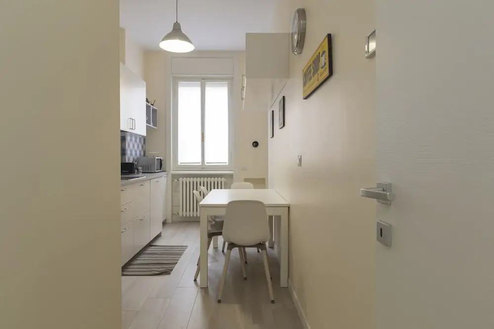 JOIVY Modern 2bed flat with balcony, 250m from M5 Foppa and M2 Sant'Agostino