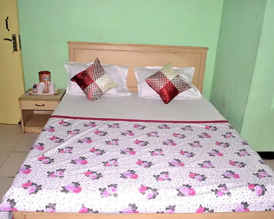 Goroomgo Viren Plaza Agra