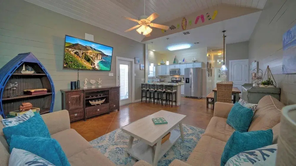 Sleeps 27 3 Homes Near the Beach, Pools, Dining & Entertainment by Avantstay