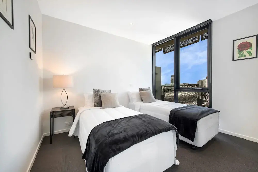 Miranda, 1bdr Docklands Apartment