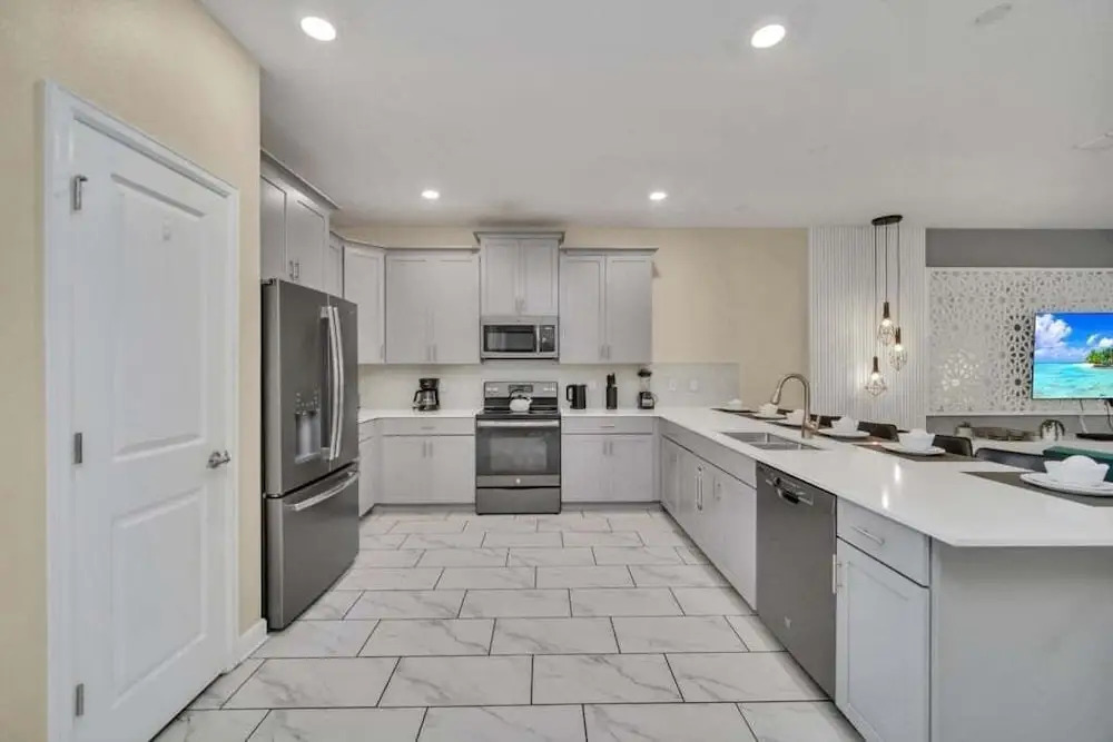 Family Home 9 BR 8 Min to Disney