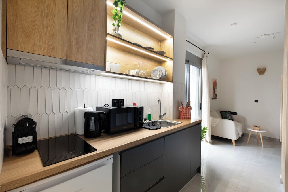 Oraya Chic Studio with Balcony in Athens