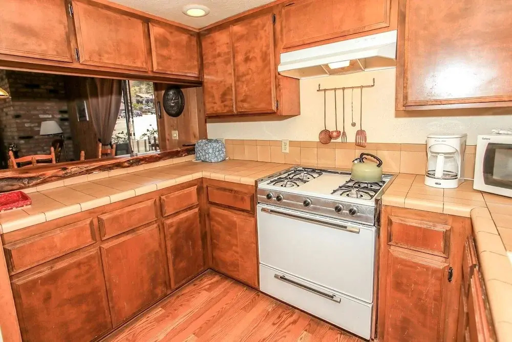 Ski In Ski Out 2 - 2 Br condo by RedAwning